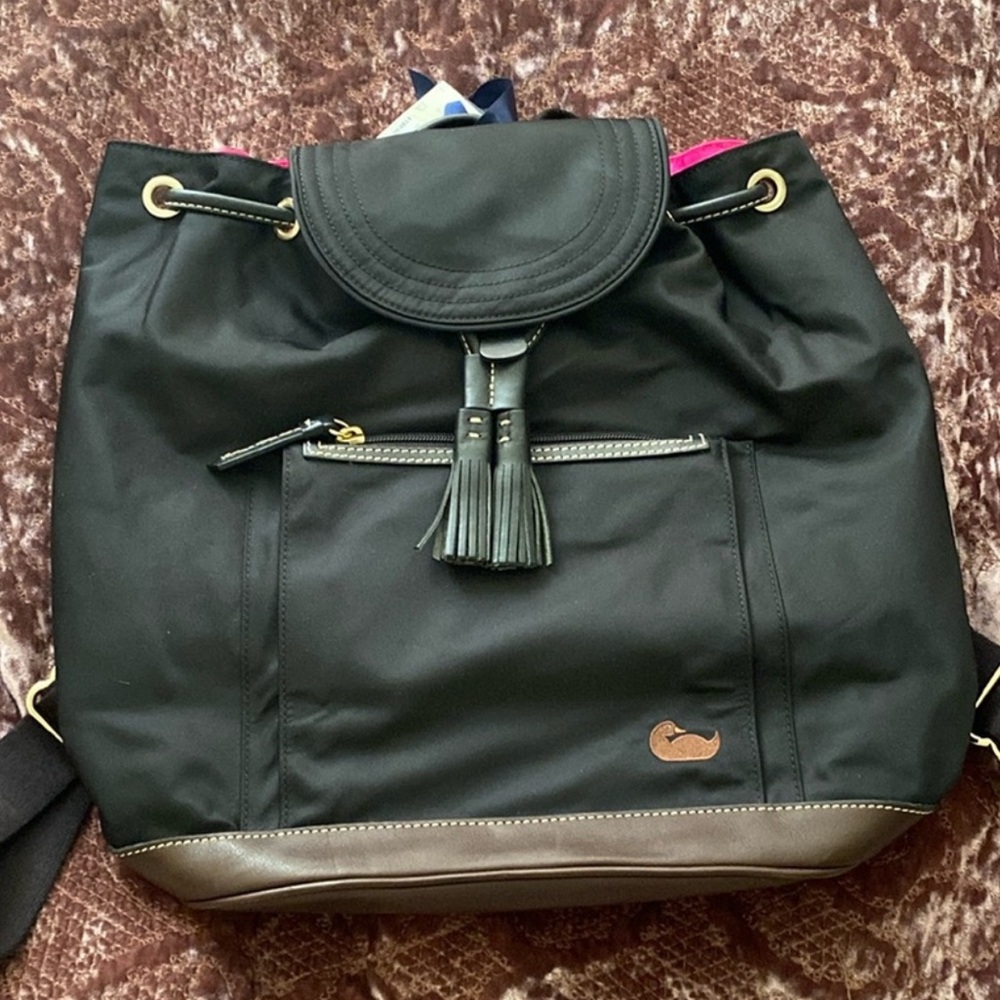 HOST PICK! ❤️Dooney & Bourke nylon bucket backpack!